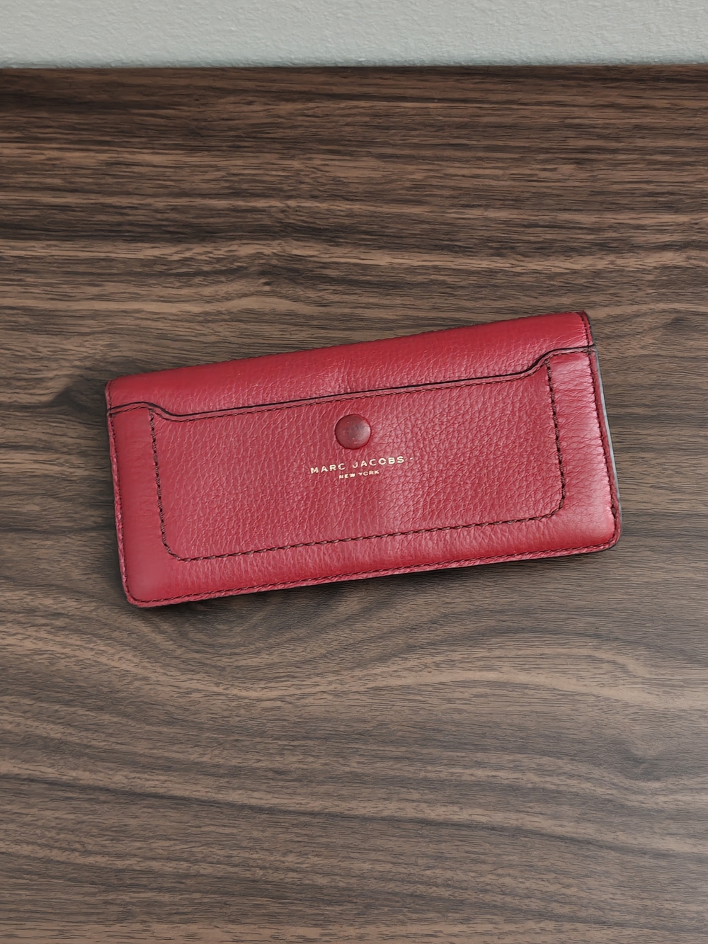 Marc Jacobs Red Leather Wallet - Sleek Women's Clutch